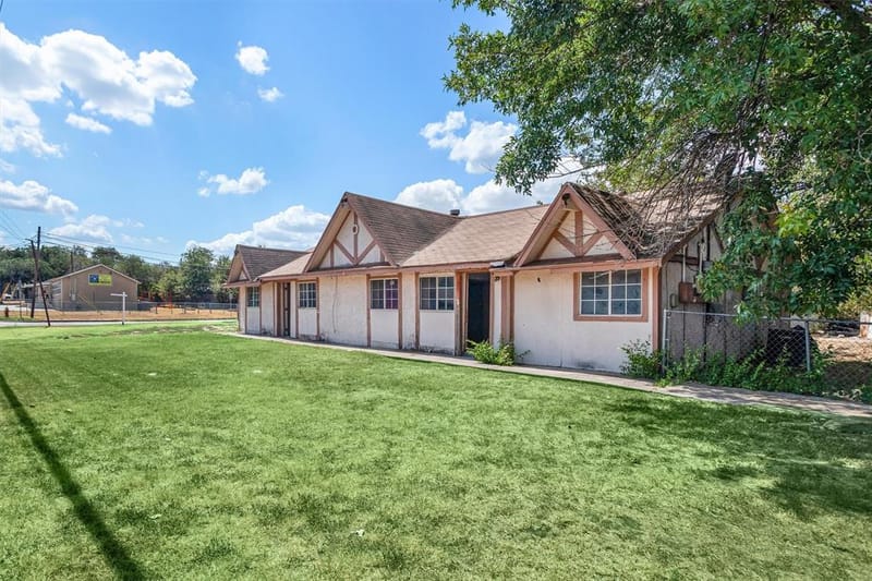 612 Meadow Park Drive, White Settlement TX 76108 - Photo 3