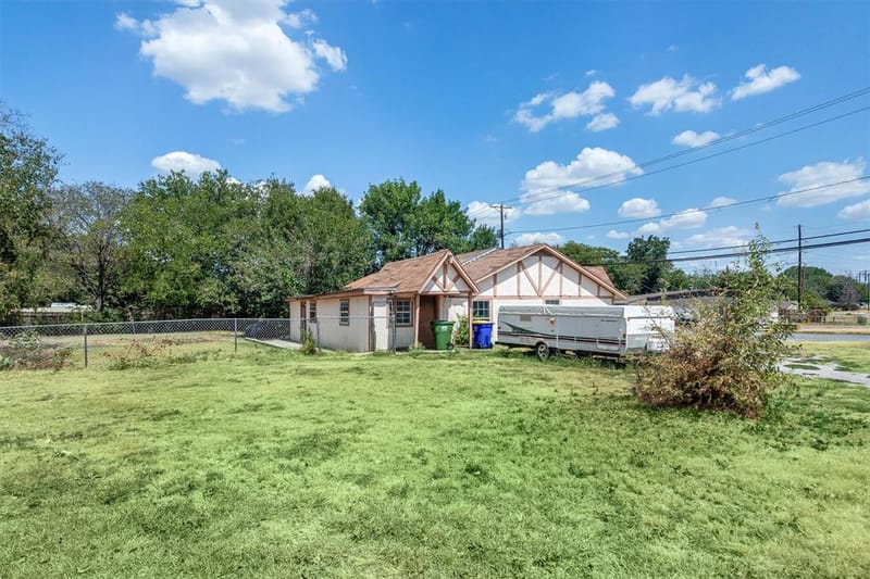 612 Meadow Park Drive, White Settlement TX 76108 - Photo 5