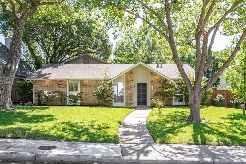 7162 Carrousel Circle, Dallas TX 75214