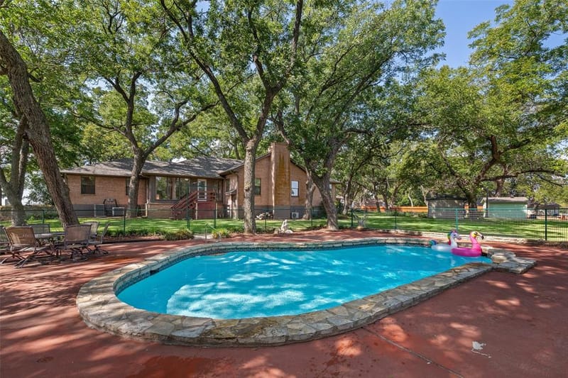 1820 Long Creek Court, Granbury TX 76049 - Photo 36