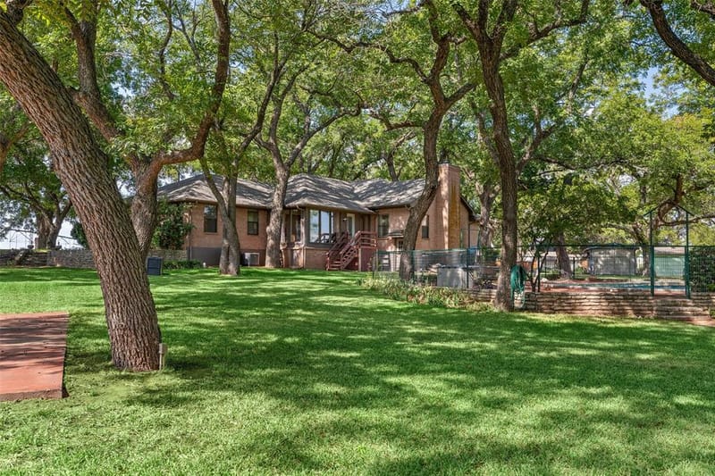 1820 Long Creek Court, Granbury TX 76049 - Photo 38