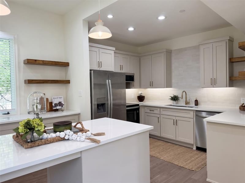 4040 Avondale Avenue # 105, Dallas TX 75219 - Photo 2