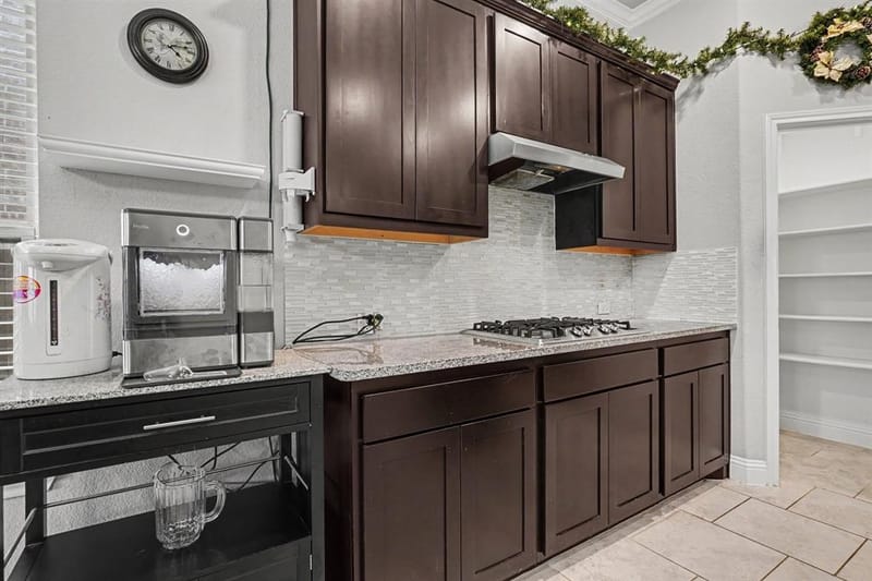 646 Harris Ridge Drive, Arlington TX 76002 - Photo 13