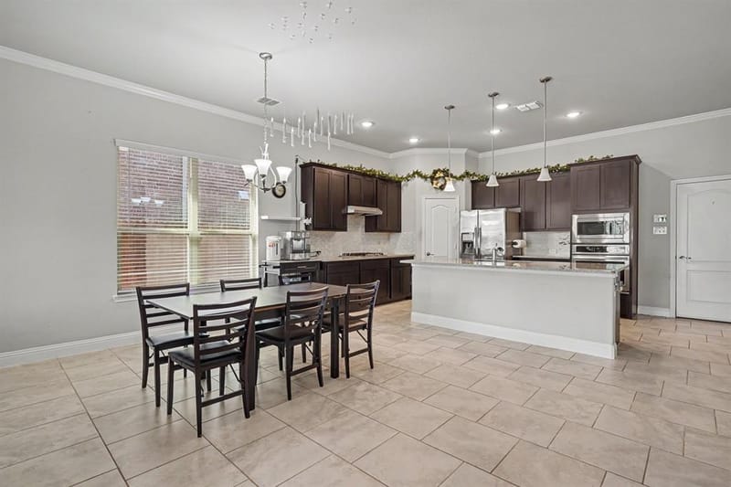 646 Harris Ridge Drive, Arlington TX 76002 - Photo 3