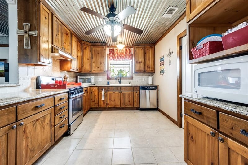 5855 Western Star Drive, Justin TX 76247 - Photo 25