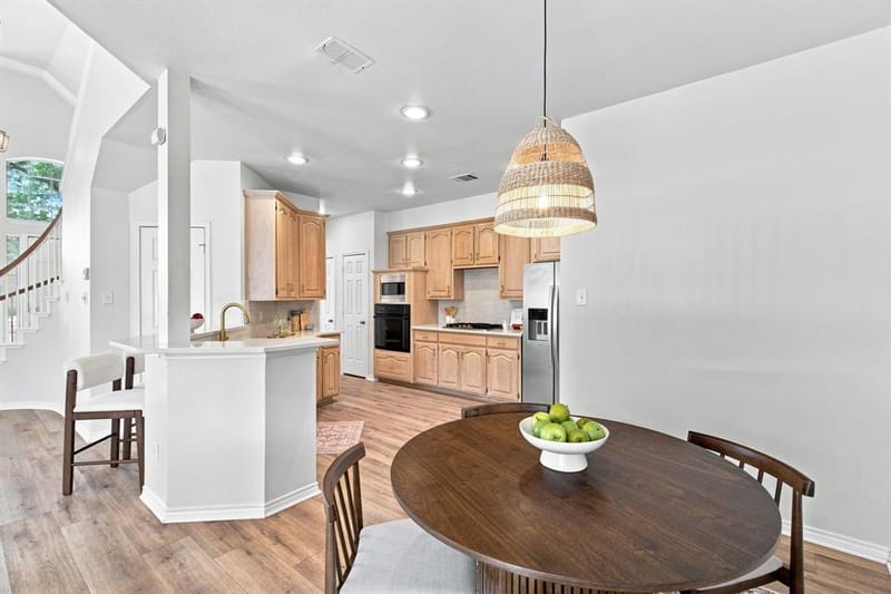 8716 Falls Road, Irving TX 75063 - Photo 3
