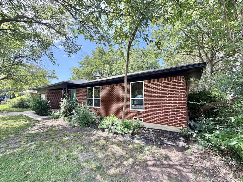 1812 Carlton Street, Denton TX 76201 - Photo 2