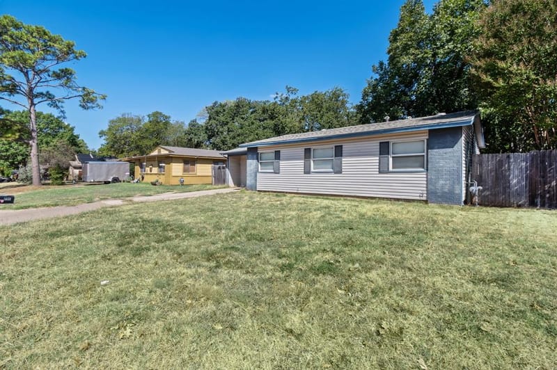 756 Thomas Avenue, Hurst TX 76053 - Photo 15