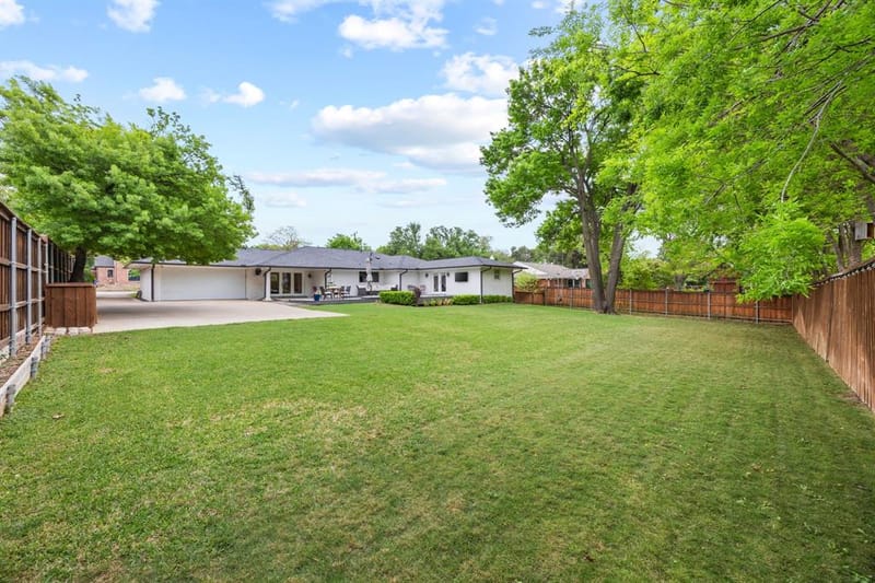 10127 Coppedge Lane, Dallas TX 75229 - Photo 28
