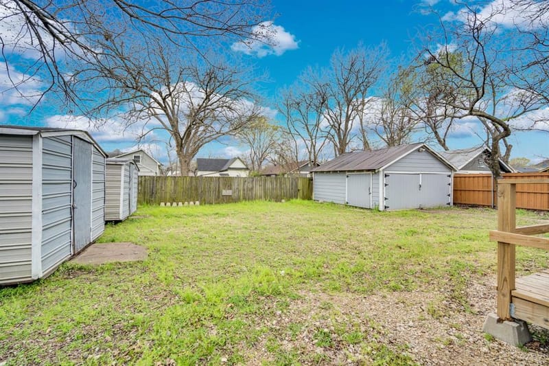 205 W Latimer Street, Ennis TX 75119 - Photo 27
