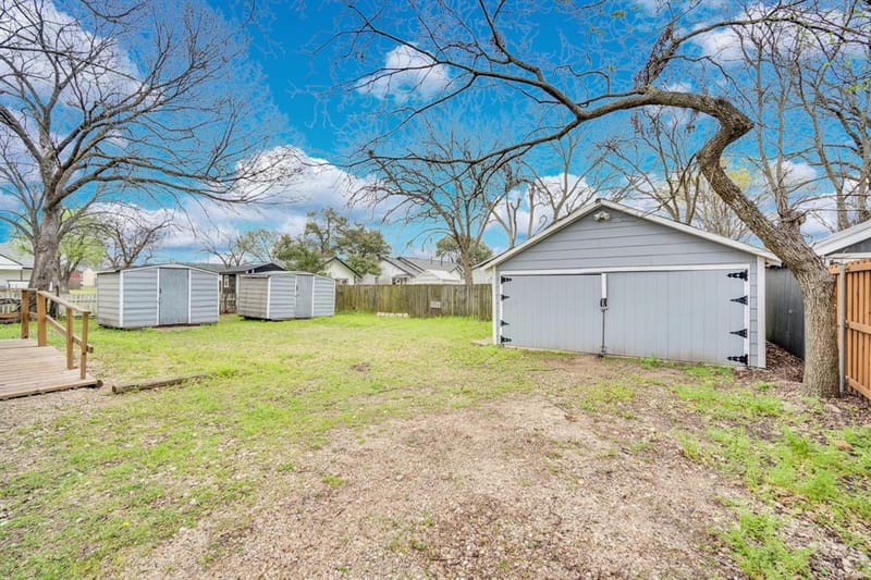 205 W Latimer Street, Ennis TX 75119 - Photo 25