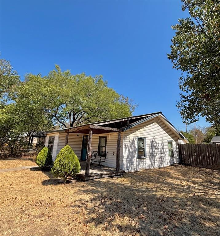 600 Travis Street, Nocona TX 76255 - Photo 2