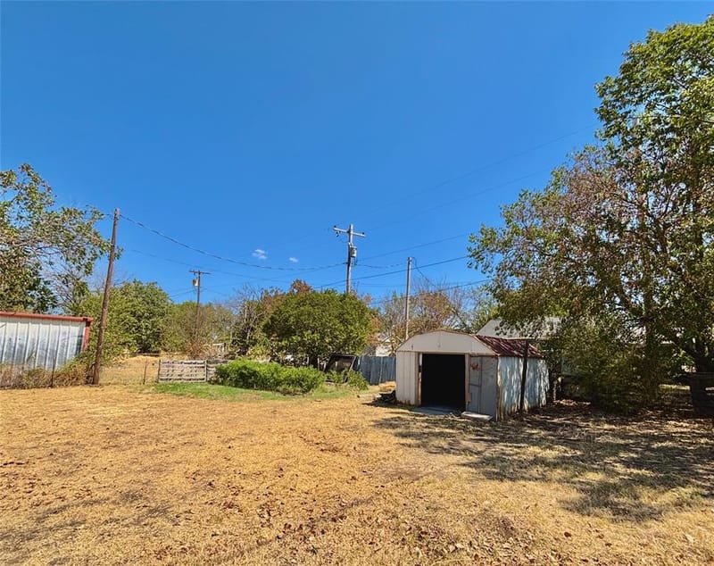 600 Travis Street, Nocona TX 76255 - Photo 17