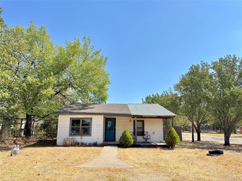 600 Travis Street, Nocona TX 76255
