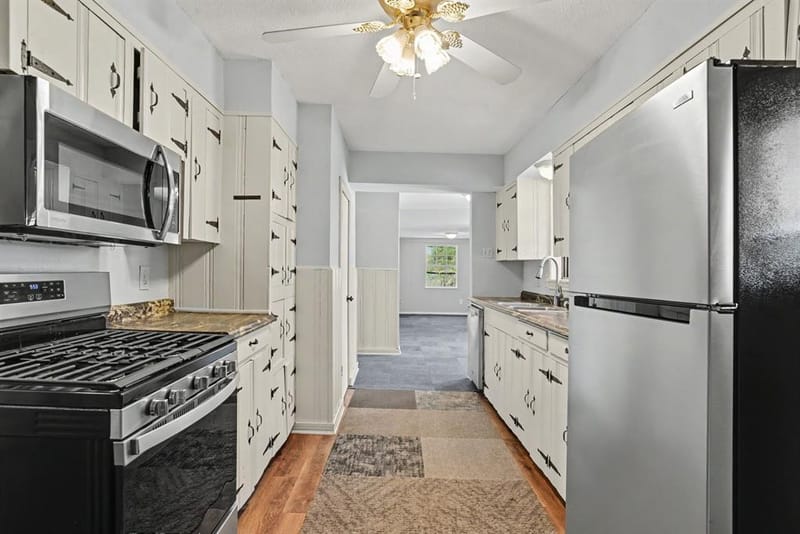 10609 Seagoville Road, Dallas TX 75217 - Photo 12