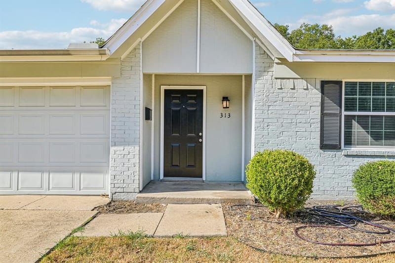 313 Meadowcreek Lane, Garland TX 75043 - Photo 2