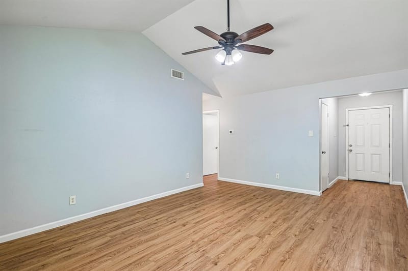 313 Meadowcreek Lane, Garland TX 75043 - Photo 6