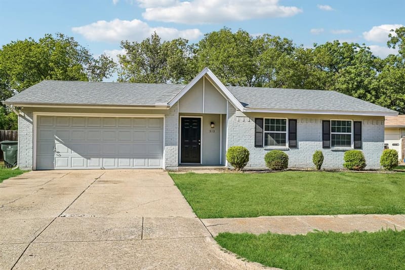 313 Meadowcreek Lane, Garland TX 75043