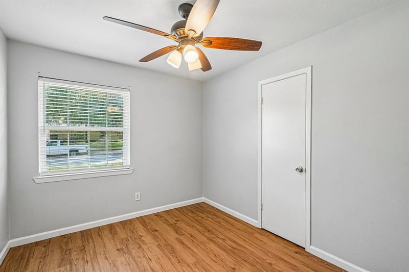 313 Meadowcreek Lane, Garland TX 75043 - Photo 11