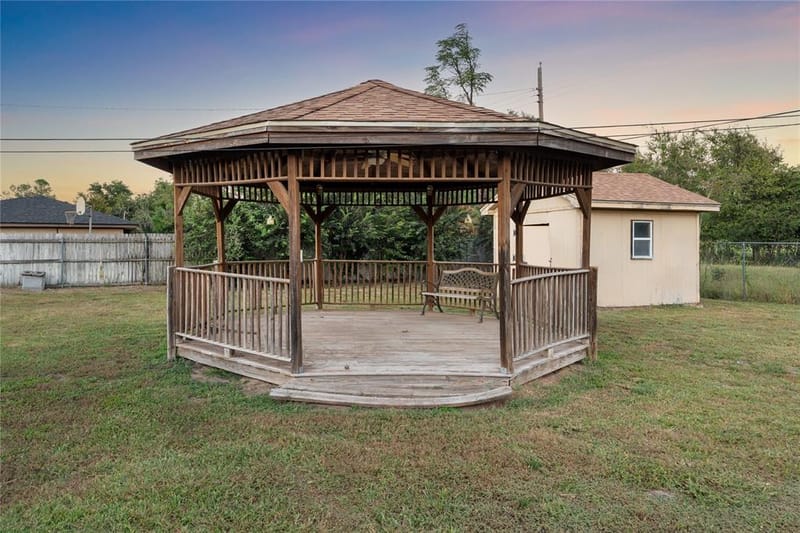 1825 Mahalia Drive, Waco TX 76705 - Photo 23