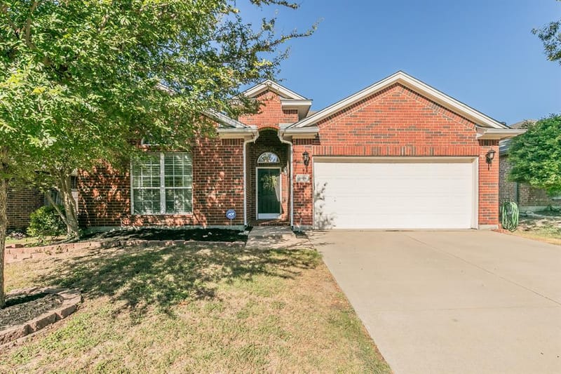 5009 Bedfordshire Drive, Fort Worth TX 76135 - Photo 2