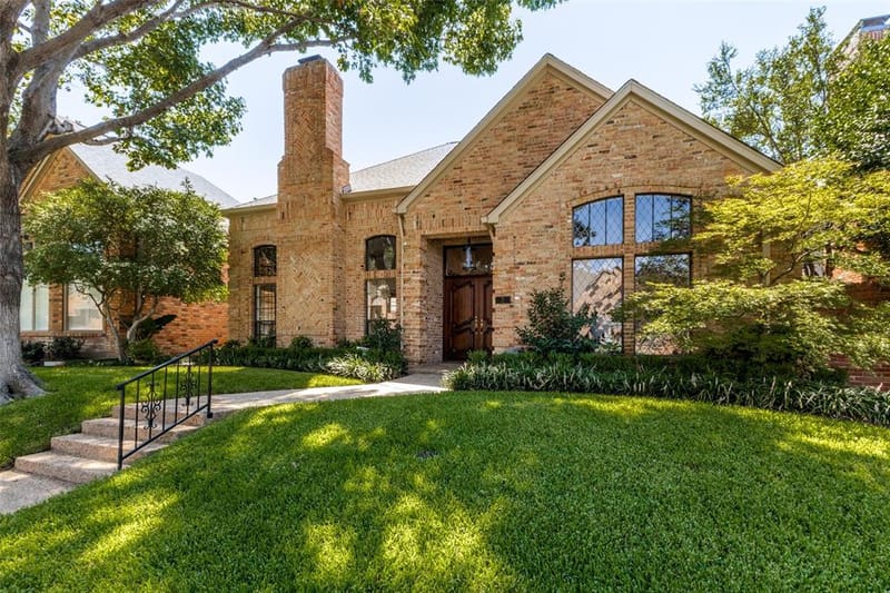 2 Grovenor Court, Dallas TX 75225