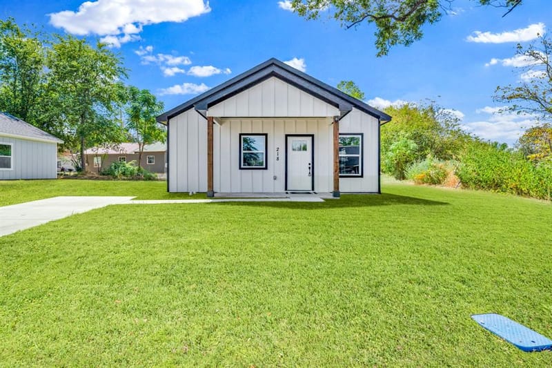 218 Calvert Street, Sulphur Springs TX 75482 - Photo 2