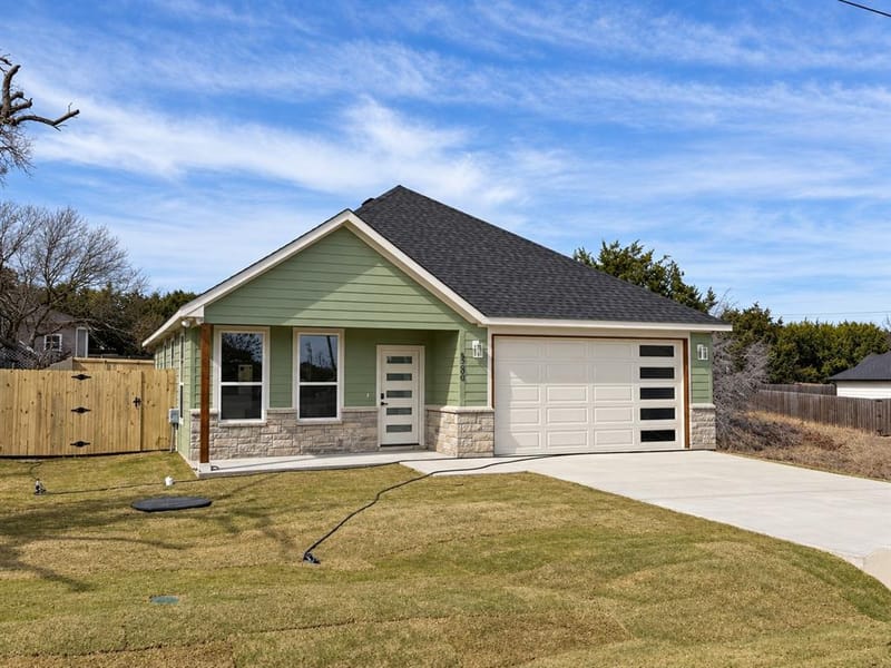 5206 Stoneridge Drive, Granbury TX 76048