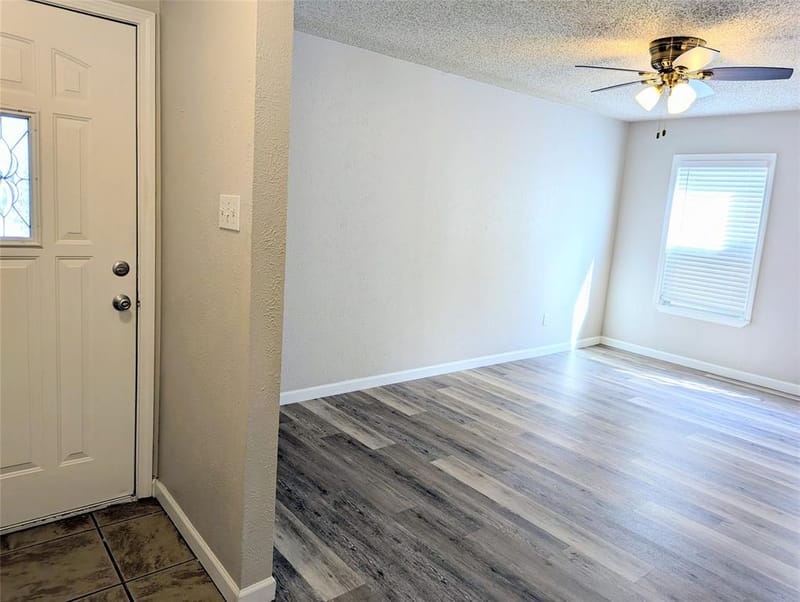 2727 Colonial Drive, Carrollton TX 75007 - Photo 2