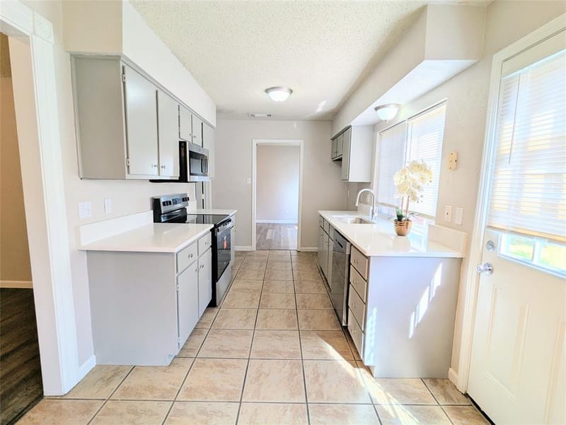 2727 Colonial Drive, Carrollton TX 75007 - Photo 12