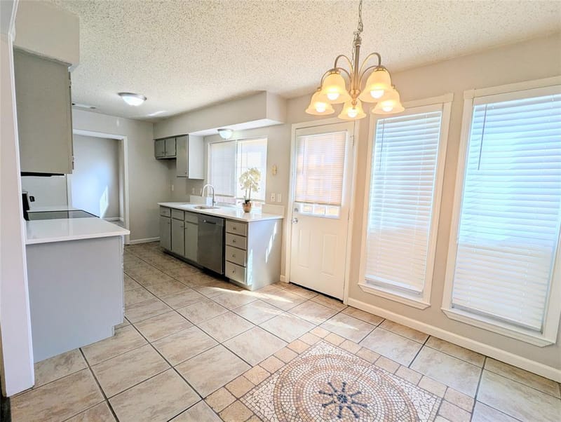 2727 Colonial Drive, Carrollton TX 75007 - Photo 9