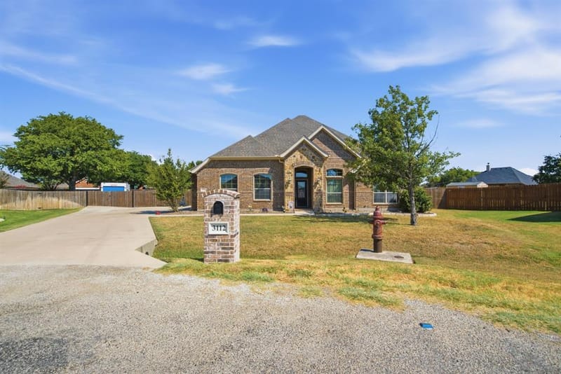 3112 White Horse Court, Granbury TX 76049 - Photo 2