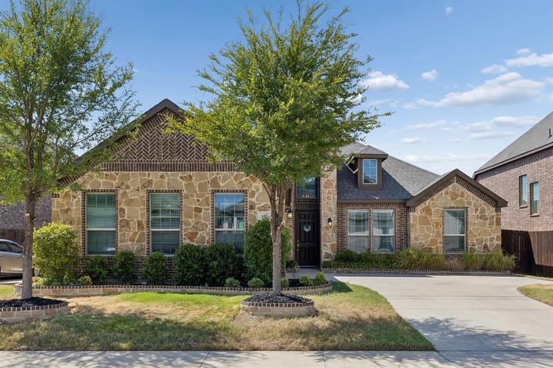 105 Bluewood Drive, Red Oak TX 75154 - Photo 2