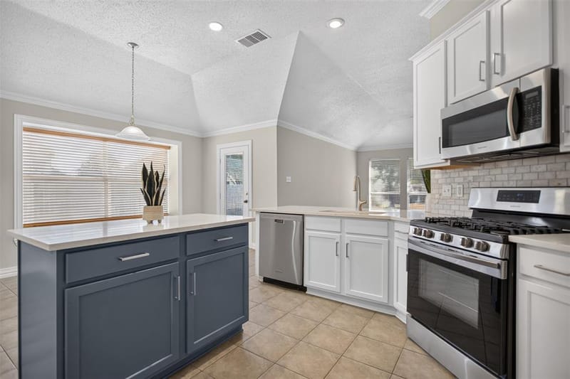 7016 Holly Hills Lane, Sachse TX 75048 - Photo 6