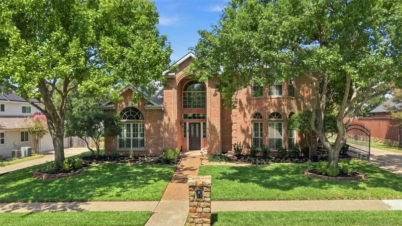 7609 Oak Knoll Drive, North Richland Hills TX 76182 - Photo 2