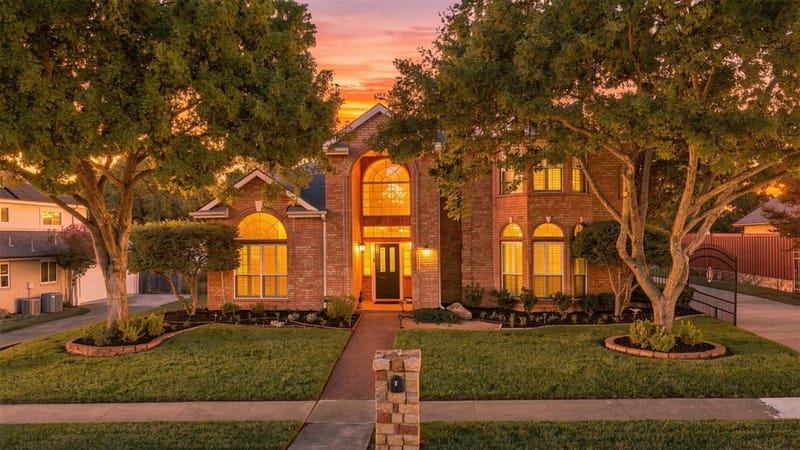 7609 Oak Knoll Drive, North Richland Hills TX 76182