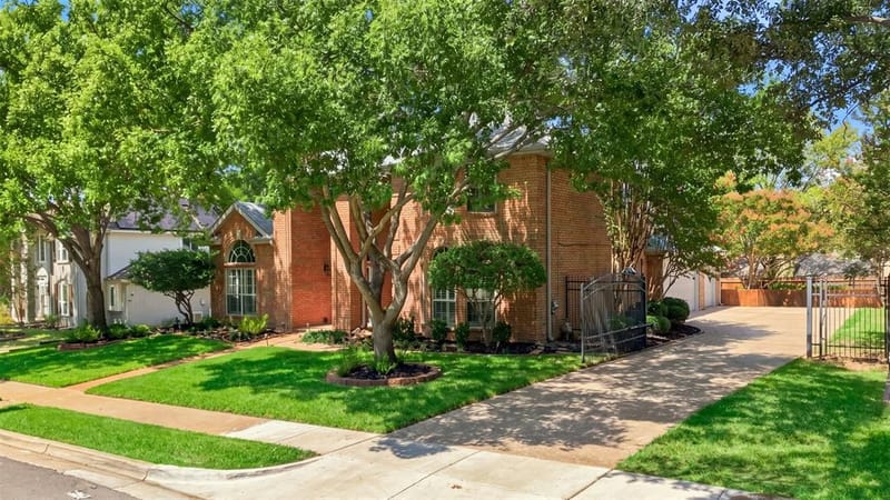 7609 Oak Knoll Drive, North Richland Hills TX 76182 - Photo 4
