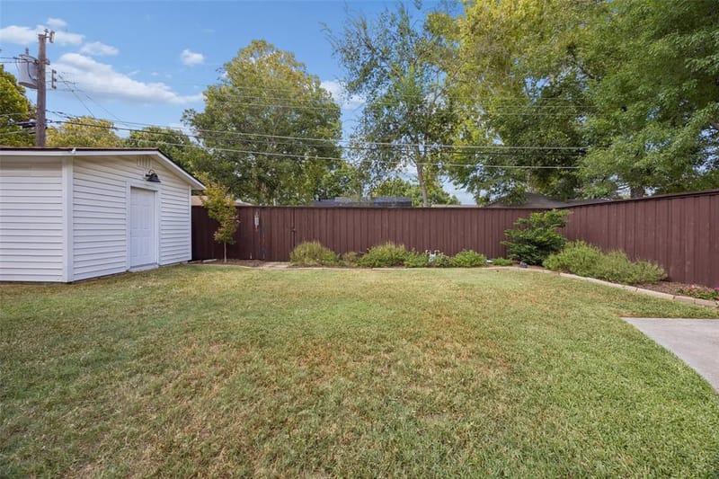 10619 Longmeadow Drive, Dallas TX 75238 - Photo 27