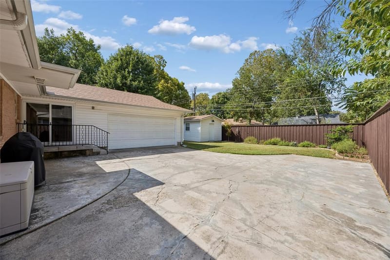 10619 Longmeadow Drive, Dallas TX 75238 - Photo 24