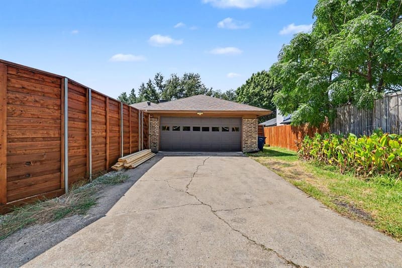 13126 Fall Manor Drive, Dallas TX 75243 - Photo 38
