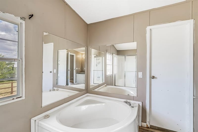206 Creekview Meadows Court, Springtown TX 76082 - Photo 23