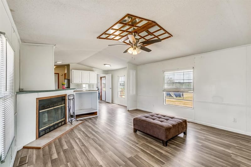 206 Creekview Meadows Court, Springtown TX 76082 - Photo 13