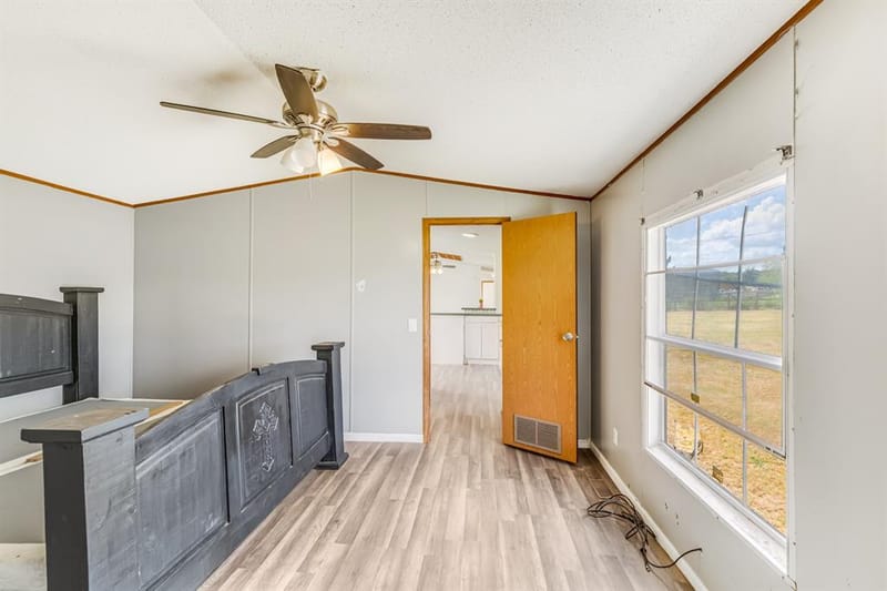 206 Creekview Meadows Court, Springtown TX 76082 - Photo 20