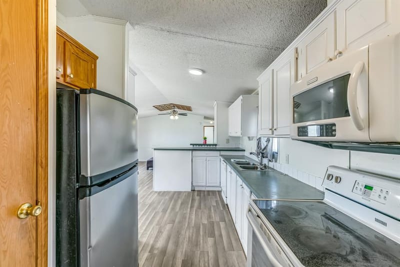 206 Creekview Meadows Court, Springtown TX 76082 - Photo 9