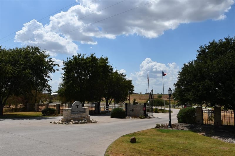 215 Dodge City Trail, Newark TX 76071 - Photo 37