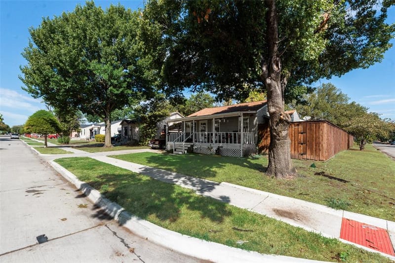 2603 Searcy Drive, Dallas TX 75211 - Photo 2
