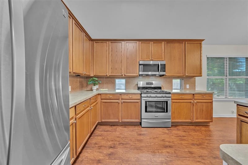 8102 Mansanillo Court, Arlington TX 76002 - Photo 6