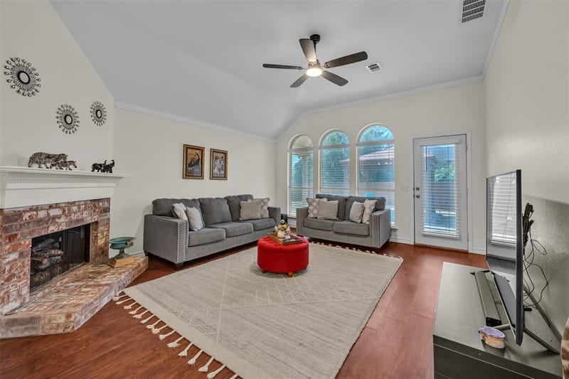 8102 Mansanillo Court, Arlington TX 76002 - Photo 12