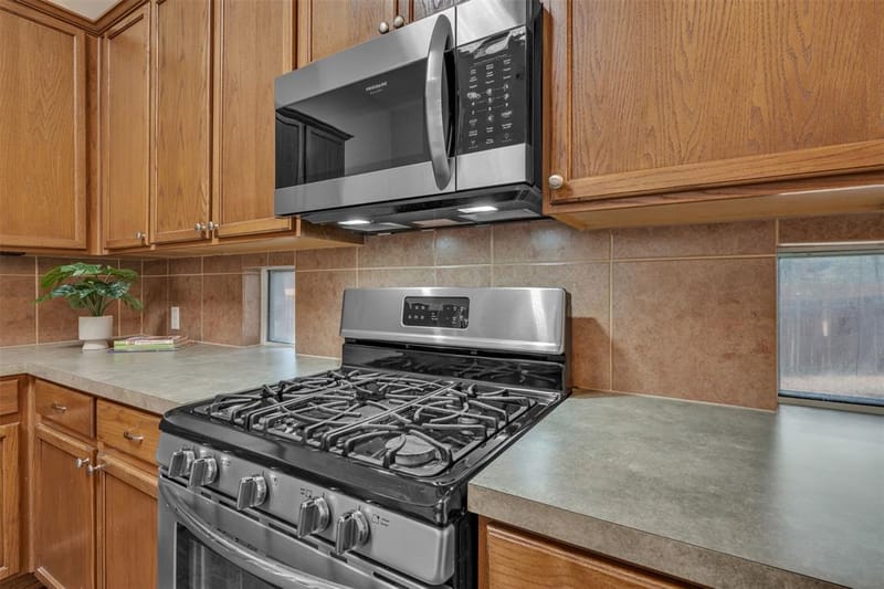 8102 Mansanillo Court, Arlington TX 76002 - Photo 9