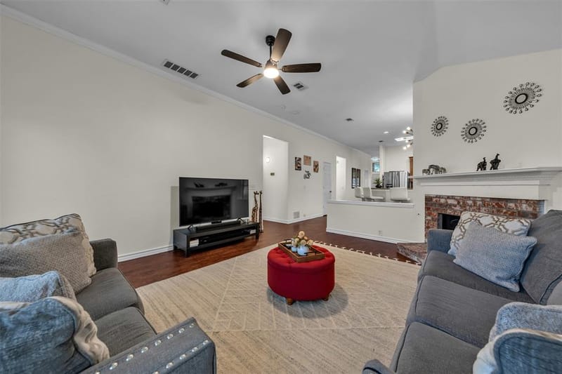 8102 Mansanillo Court, Arlington TX 76002 - Photo 14